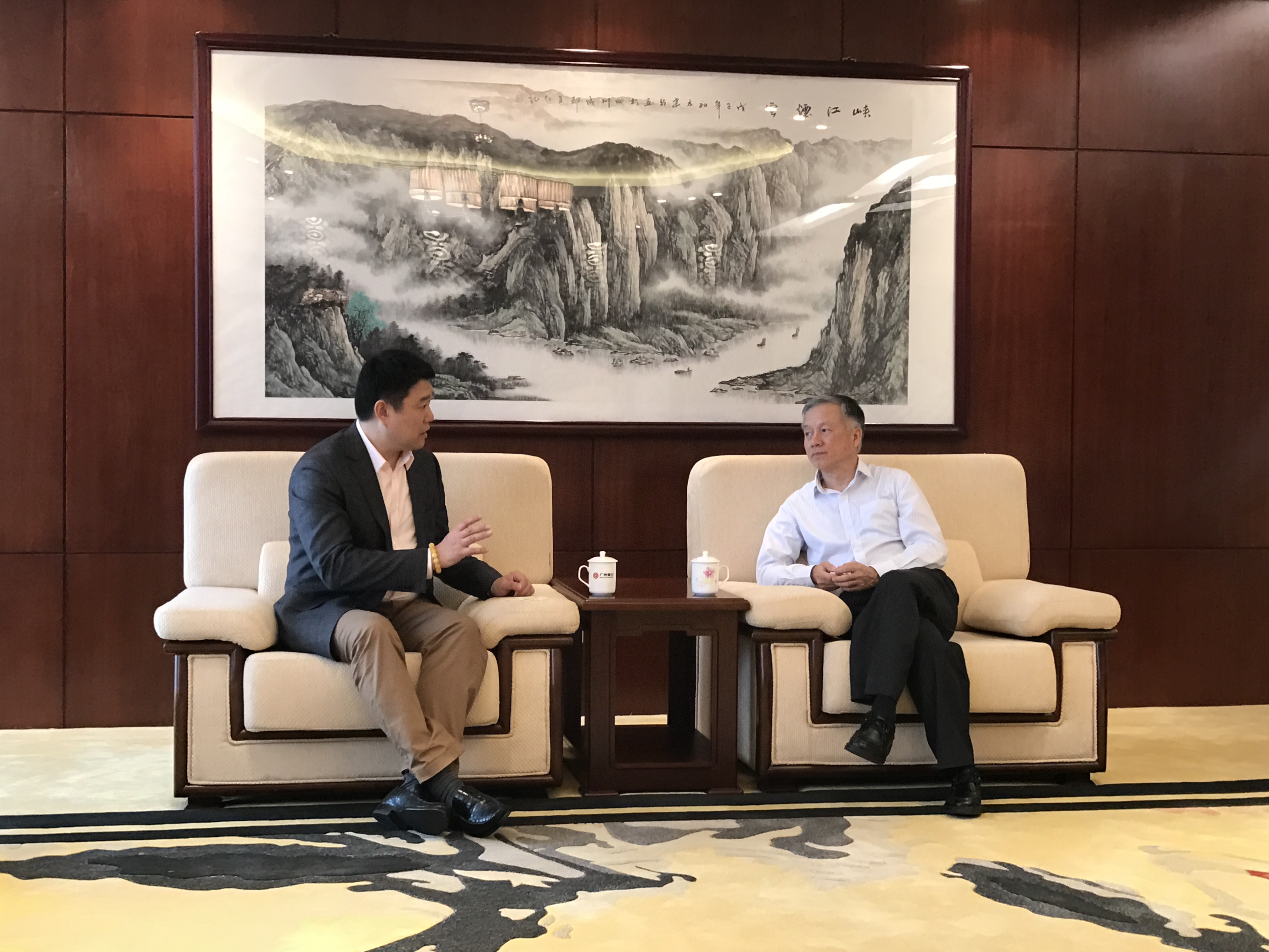 珠江实业老总_陕西凯德实业老总照片(3)